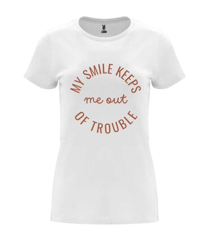 T-shirt feminina My Smile Keeps Me Out Of Trouble