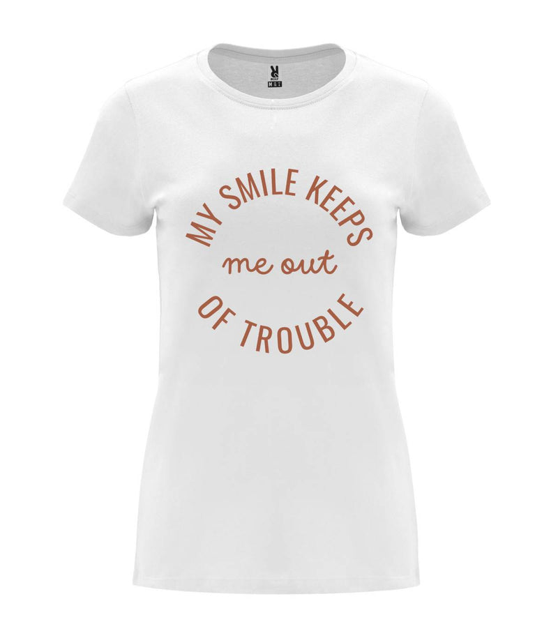 T-shirt feminina My Smile Keeps Me Out Of Trouble